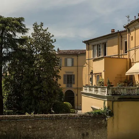 In With Private Garden * Lucca