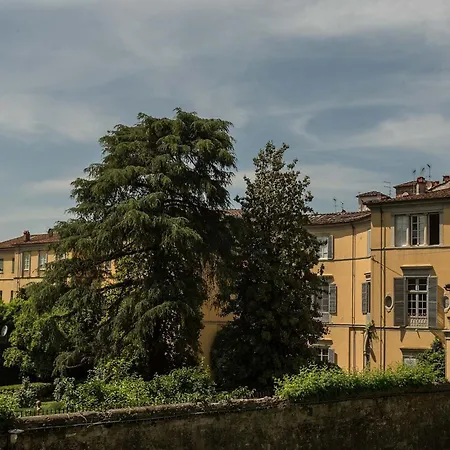 In With Private Garden Apartment Lucca