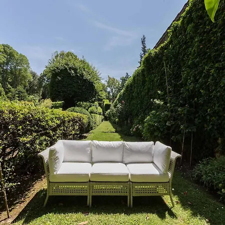 In With Private Garden * Lucca