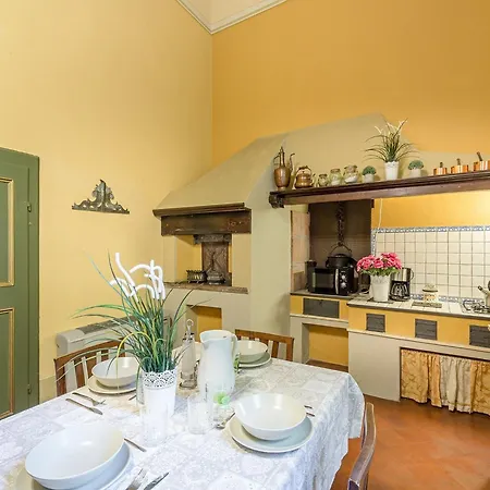 In With Private Garden * Lucca